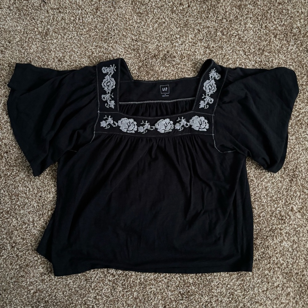 Gap || Faded Black Embroidered Floral Boho Top Size M *runs large*